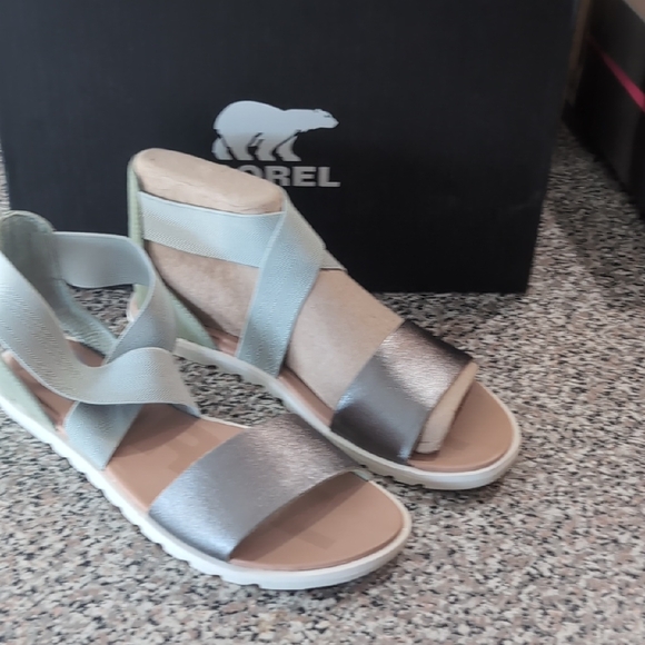 Sorel Shoes - Sorel Green and Silver Leather Sandals